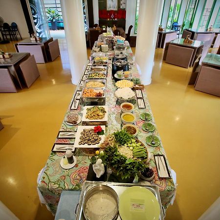 A-Te Chumphon Hotel - Sha Plus Exteriör bild