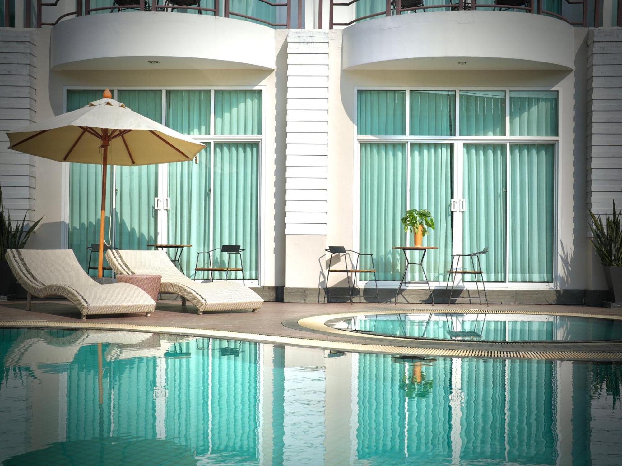 A-Te Chumphon Hotel - Sha Plus Exteriör bild