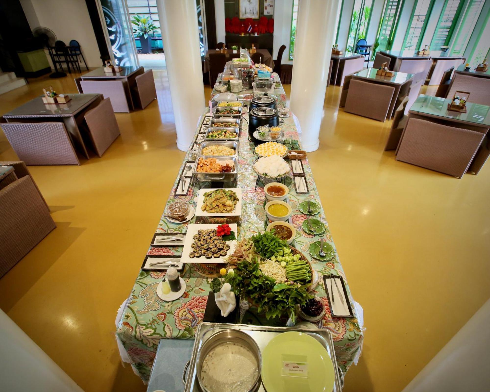 A-Te Chumphon Hotel - Sha Plus Exteriör bild