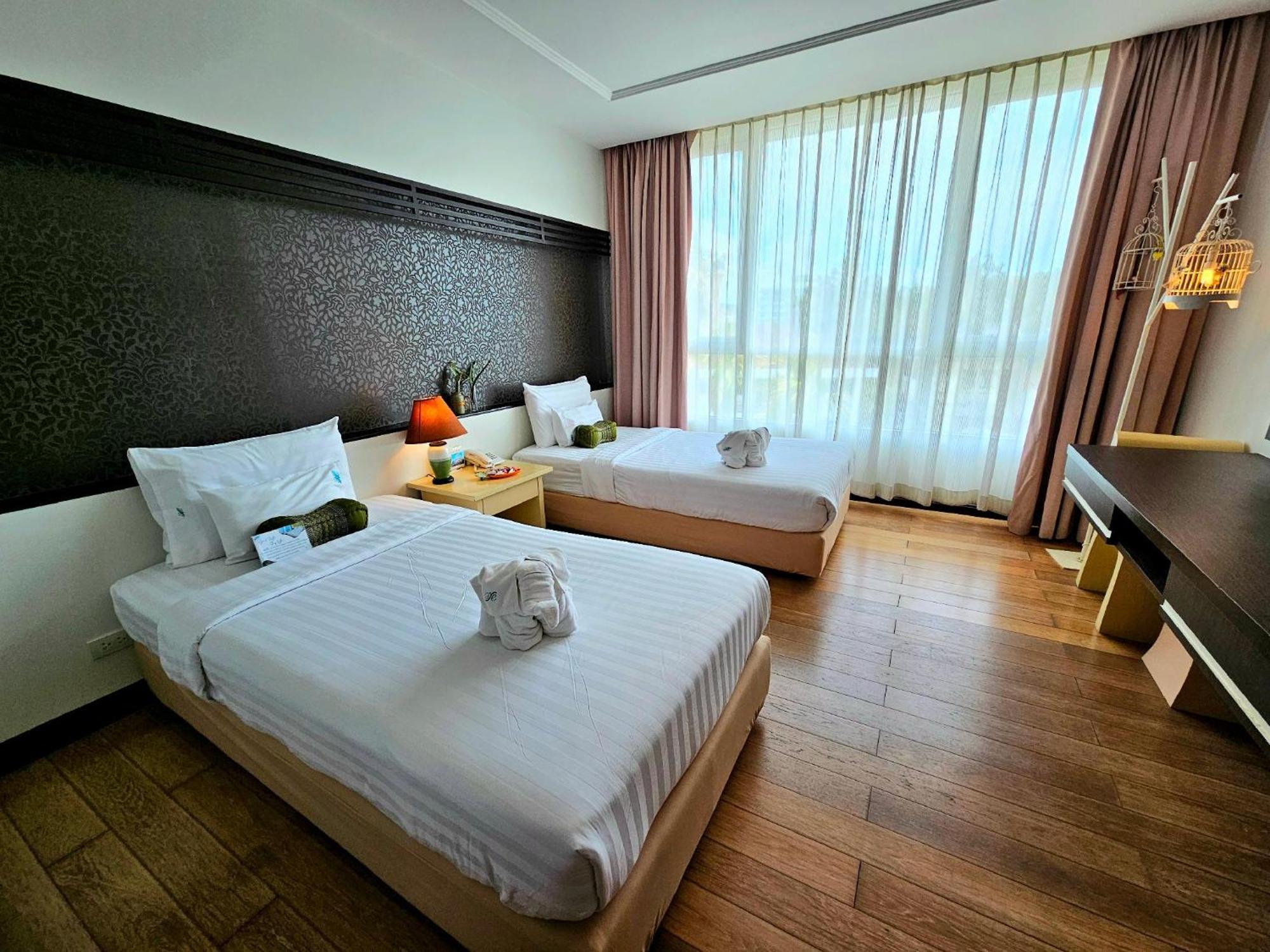 A-Te Chumphon Hotel - Sha Plus Exteriör bild